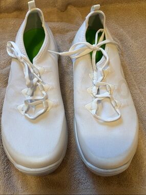 OOFOS White Slip-On Lace-Up Women's Sneakers with Green Insole - W10 (EU 41)